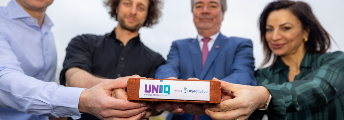 ObjectivEye ontvangt UNIIQ baksteen